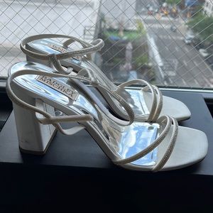 Badgley Mischka White Heels Size 9